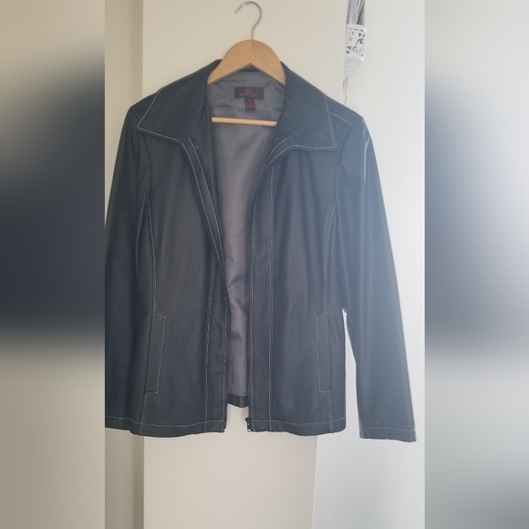 Danier women's leather jacket - Picture 2 of 3